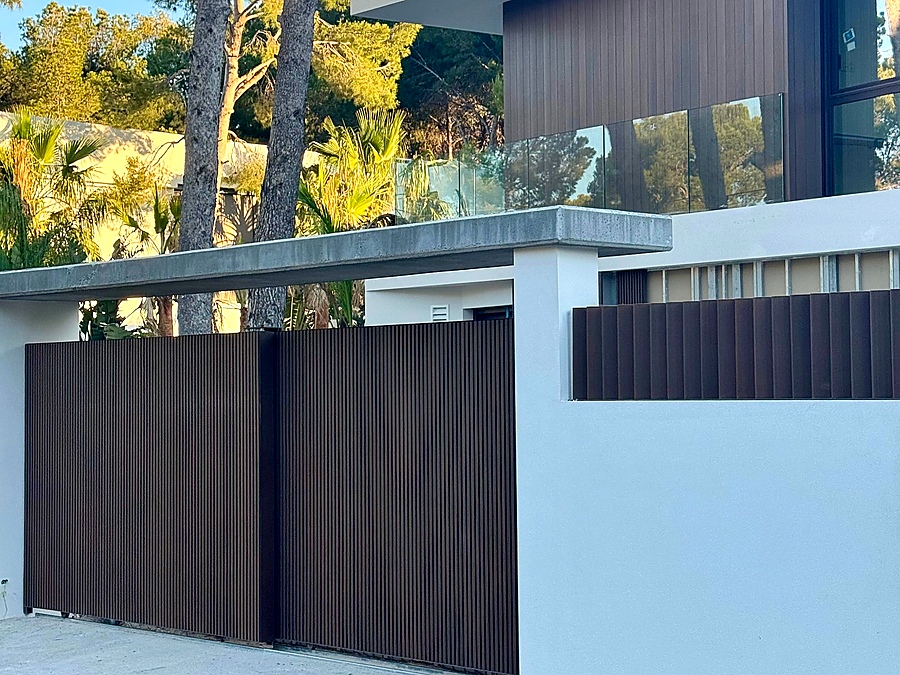 Villa privada en Altea con Tech, Lignea y Cube IPE