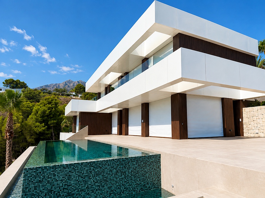 Villa en Altea con Tech y Lignea IPE